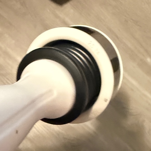 Shake Weight 5 lb Dumbbell with DVD - Picture 2 of 3